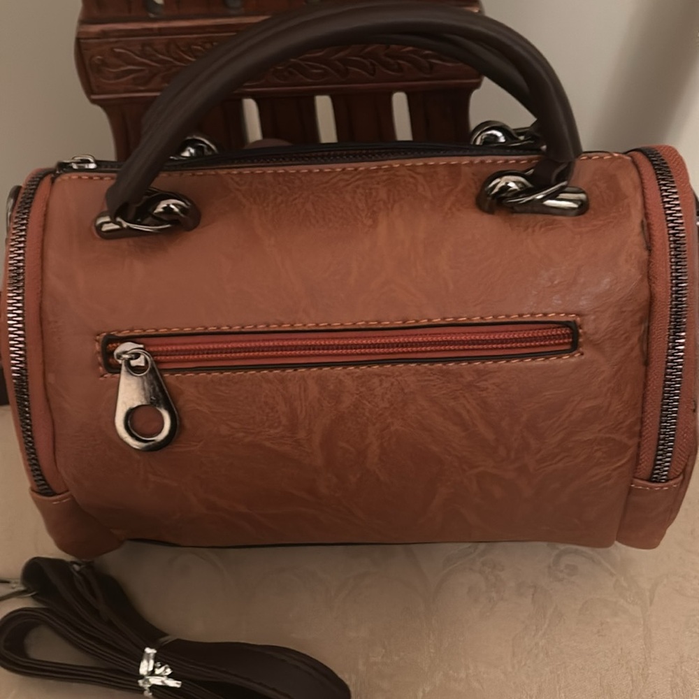 Retro Boston Barrel Bag - Picture 2 of 9